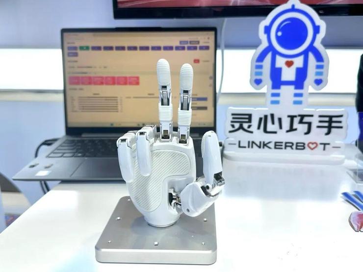 WRC前瞻:机器人自己办大会,整机厂告别翻跟头,比WAIC精彩十倍|WRC 2026
