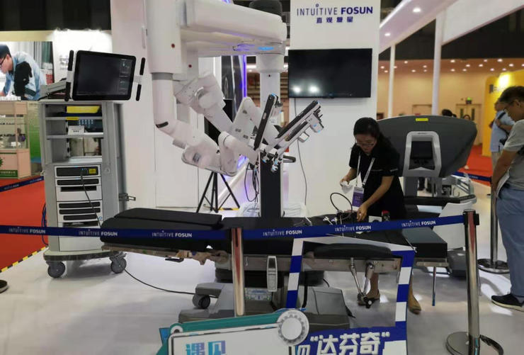 服务机器人厂商近身肉搏:“全民”押教育,get哪些新技能 | WRC 2019
