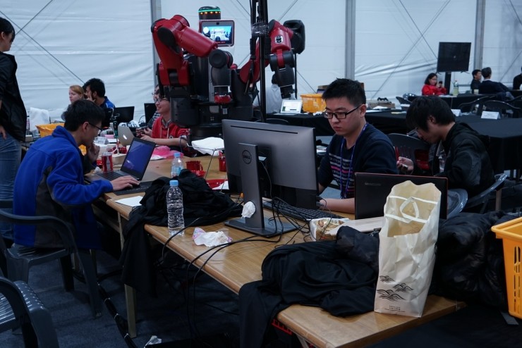 IROS 2016 | IROS 2016第二天亮点一览:纳米机器人、神经元机器人、柔性机器手