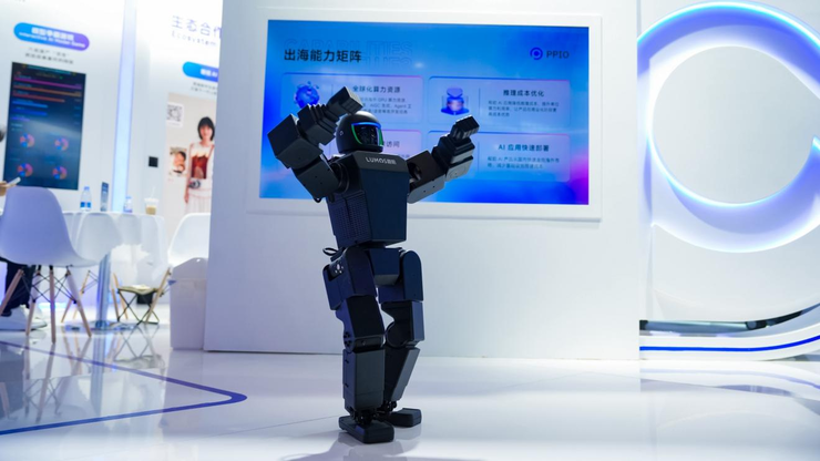 让智能走进产业现场,鹿明机器人亮相WAIC 2026