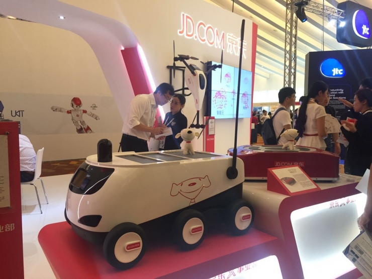 京东智慧物流全体成员亮相ICRA,新成员仓储巡检无人机曝光|ICRA 2017