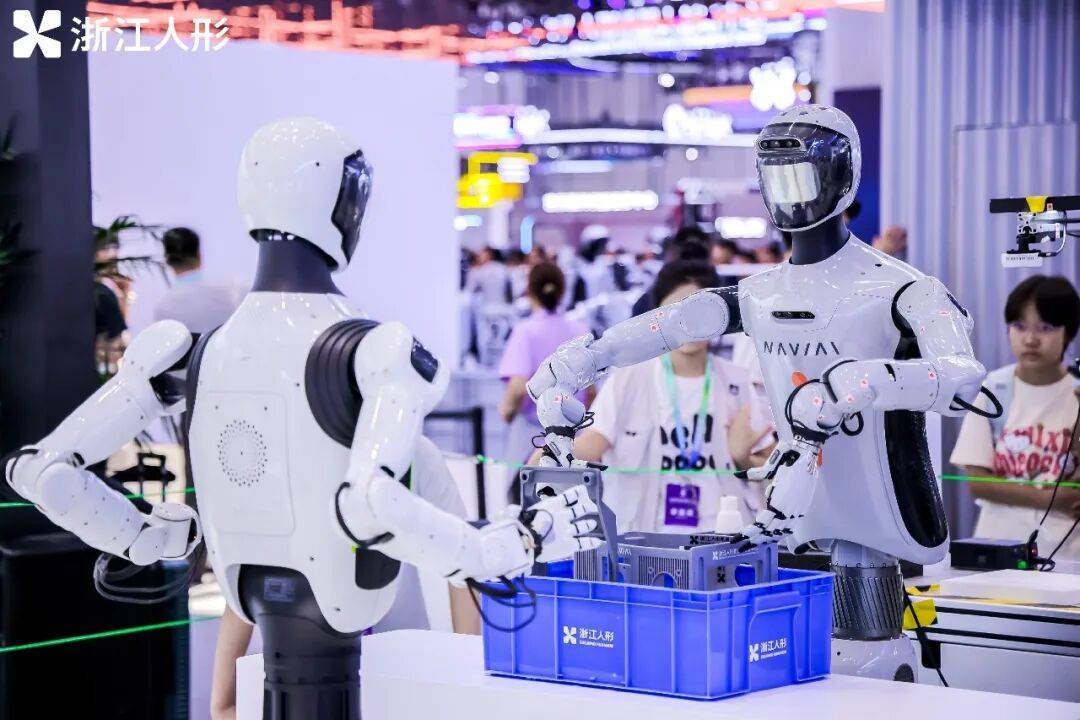 具身智能走进千行百业,浙江人形 WRC2026 诠释