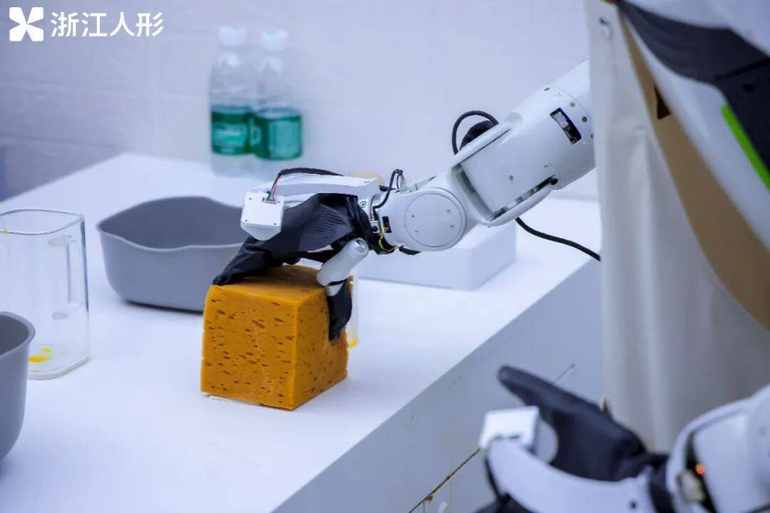 具身智能走进千行百业,浙江人形 WRC2026 诠释