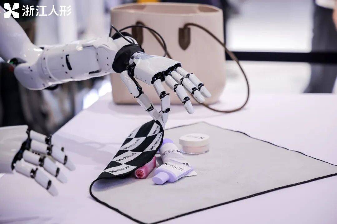 具身智能走进千行百业,浙江人形 WRC2026 诠释